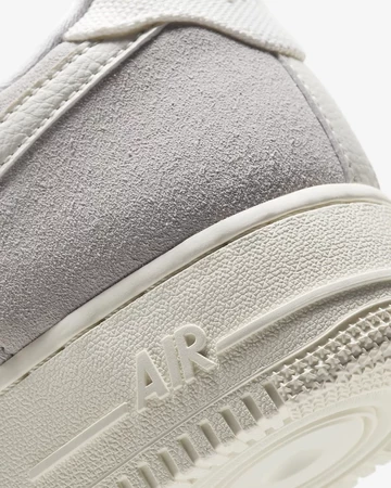 Nike Air Force 1 Platinum Tint Detail Ferse