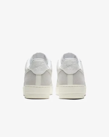 Nike Air Force 1 Platinum Tint von Hinten