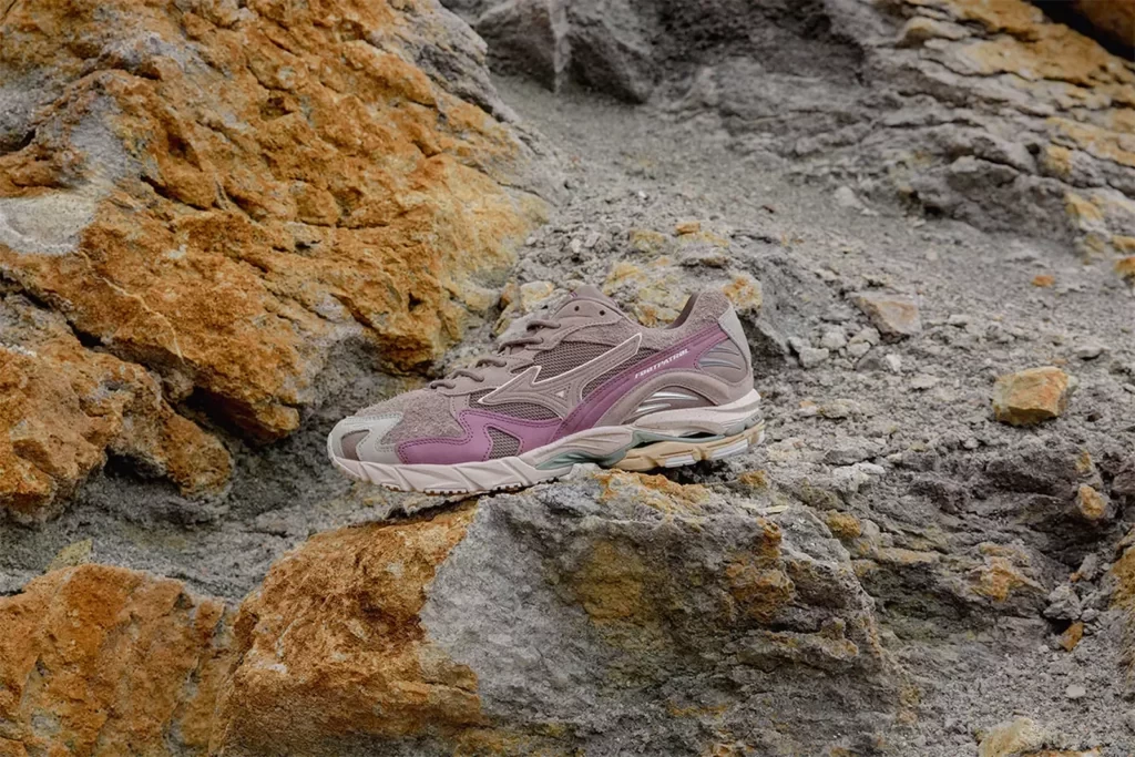 Footpatrol Mizuno Wave Rider 10 Rust D1GD2222 | Dead Stock