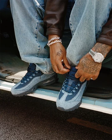 Levi's x Nike Air Max 95 OG Denim am Model