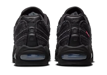Levi's x Nike Air Max 95 OG Black von hinten