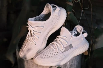 Yeezy 350 V2 Bone HQ6316