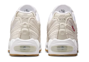 Levi's x Nike Air Max 95 OG Light Orewood Brown von hinten