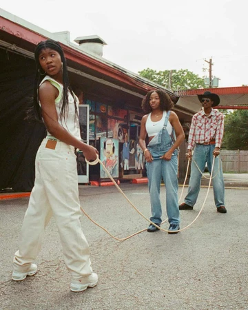 Levi's x Nike Air Max 95 OG Light Orewood Brown am Model