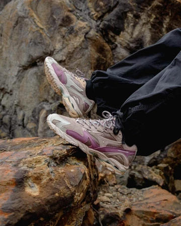 Footpatrol Mizuno Wave Rider 10 Rust