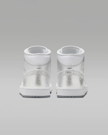 Air Jordan Mid 1 Chrome von Hinten