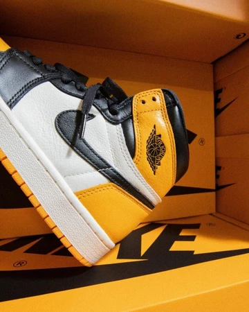 Nike Air Jordan 1 High Taxi