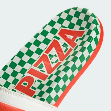 FORTNITE x adidas Adilette Uncle Pete's Pizza Pit Detail Ferse