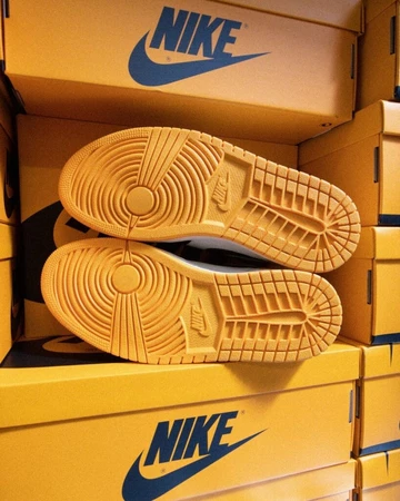 Nike Air Jordan 1 High Taxi