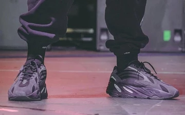 adidas Yeezy Boost 700 V2 Vanta