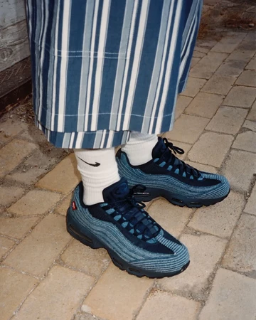 Levi's x Nike Air Max 95 OG Denim am Model