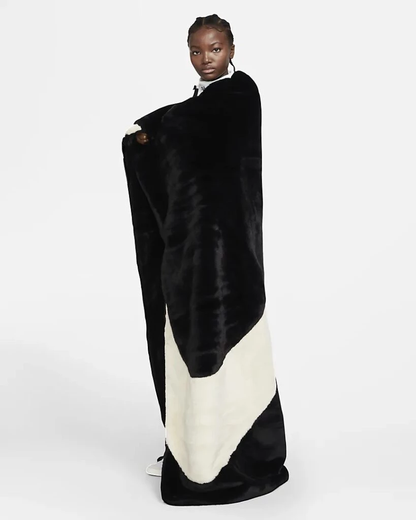 Nike Faux Fur Blanket DO3793-010 | Dead Stock Nike Faux Fur Blanket DO3793-010 | Dead Stock