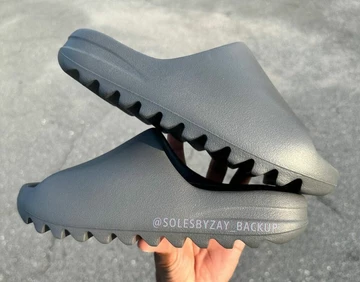 adidas Yeezy Slide Granite - first look