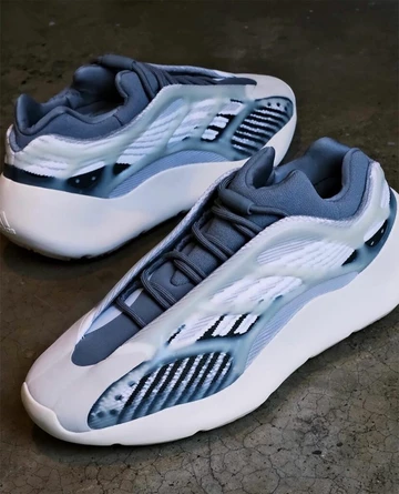 adidas Yeezy 700 V3 Fade Salt - Release am 22. September