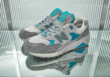 PALACE New Balance 580 Grey