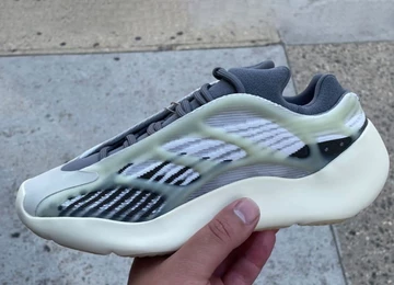 adidas Yeezy 700 V3 Fade Salt