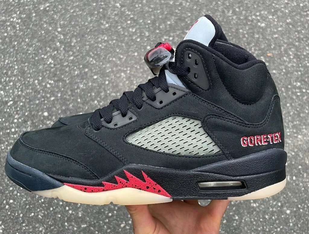 Air Jordan 5 GORE-TEX シューズ Wmns Air Jordan 5 Retro GORE-TEX 'Off-Noir' On foot Water