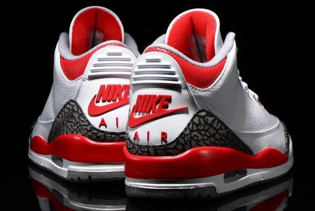 Jordan 3 Fire Red DN3707-160 | Dead Stock display picture 1