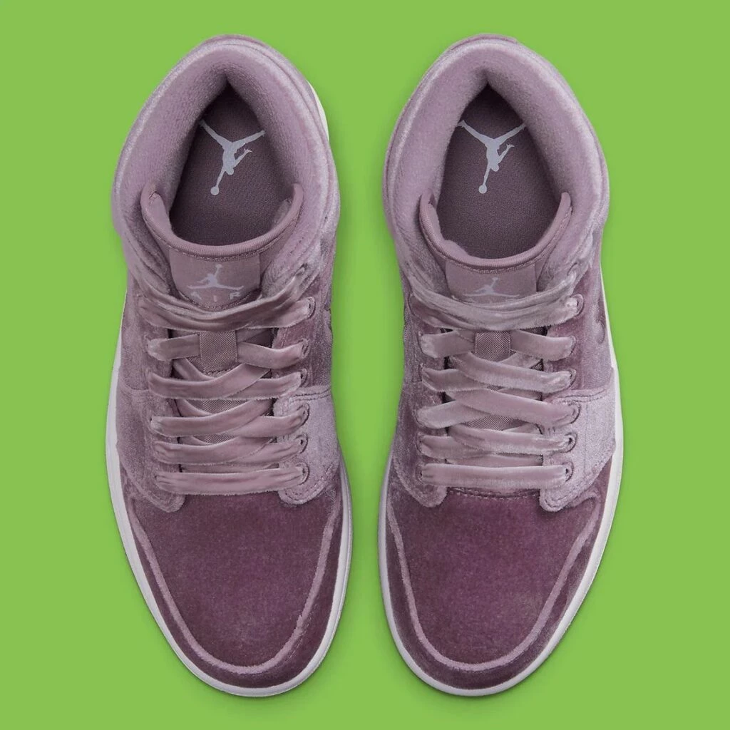 Jordan 1 Mid Purple Velvet DQ8397-500 | Dead Stock