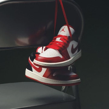 Jordan 1 Low Reverse Black Toe