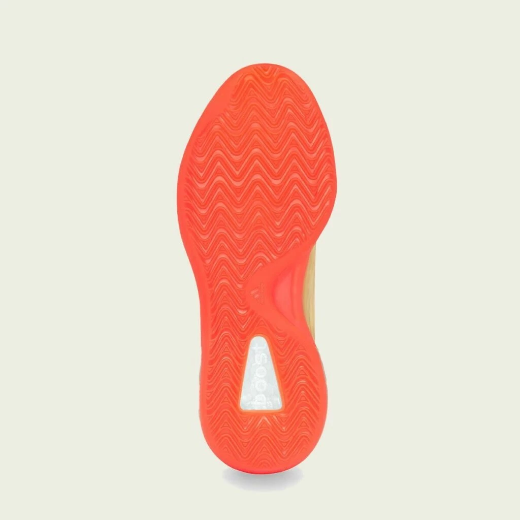 Yeezy QNTM Hi-Res Coral HP6595 | Dead Stock display picture 2