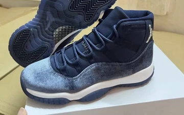 Air Jordan 11 WMNS Midnight Navy
