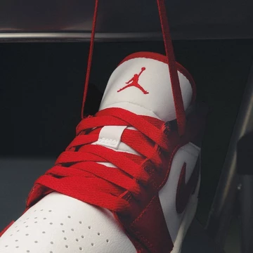 Jordan 1 Low Reverse Black Toe