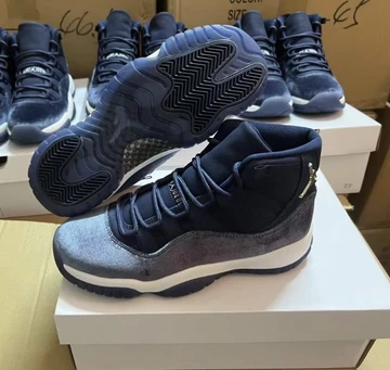 Air Jordan 11 WMNS Midnight Navy