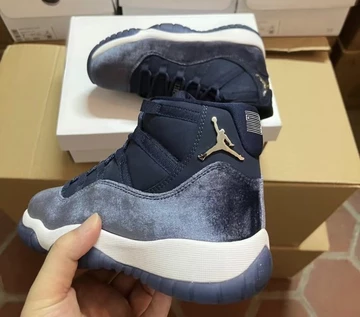Air Jordan 11 WMNS Midnight Navy