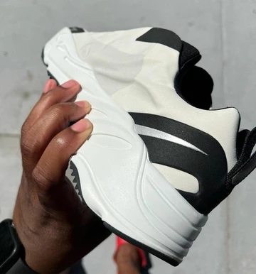 Yeezy 700 MNVN Laceless Analog