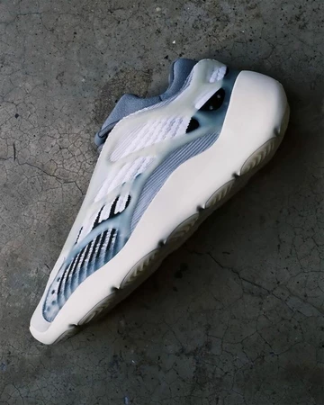 Yeezy 700 V3 Fade Salt