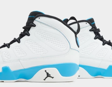 Jordan 9 Powder Blue von Hinten seitlich