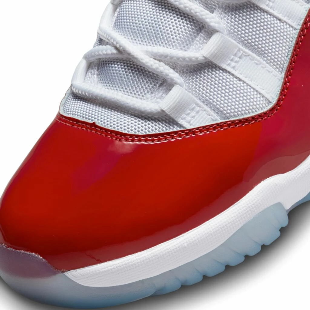 Jordan 11 blanche et rouge hotsell