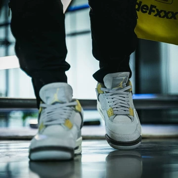 Jordan 4 Craft Photon Dust