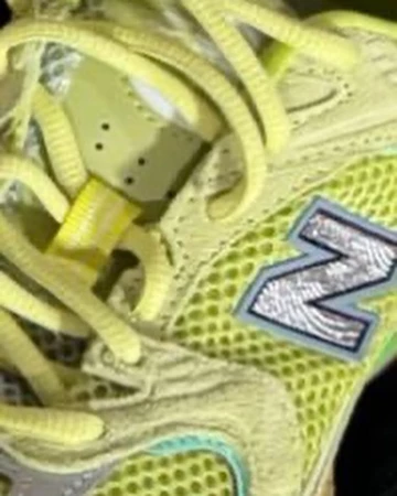 Salehe Bembury x New Balance 530 Prosperity Be The Prize Detail Mittelfußbereich von Oben