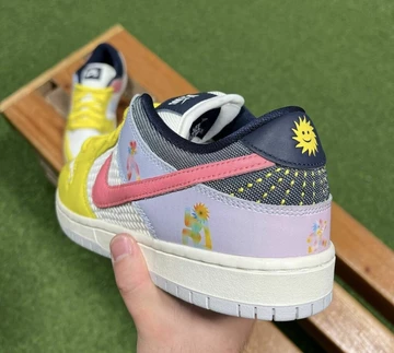 SB Dunk Low Be True Multicolor