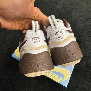 Travis Scott x Nike Zoom Field Jaxx Light Chocolate Fersen Details
