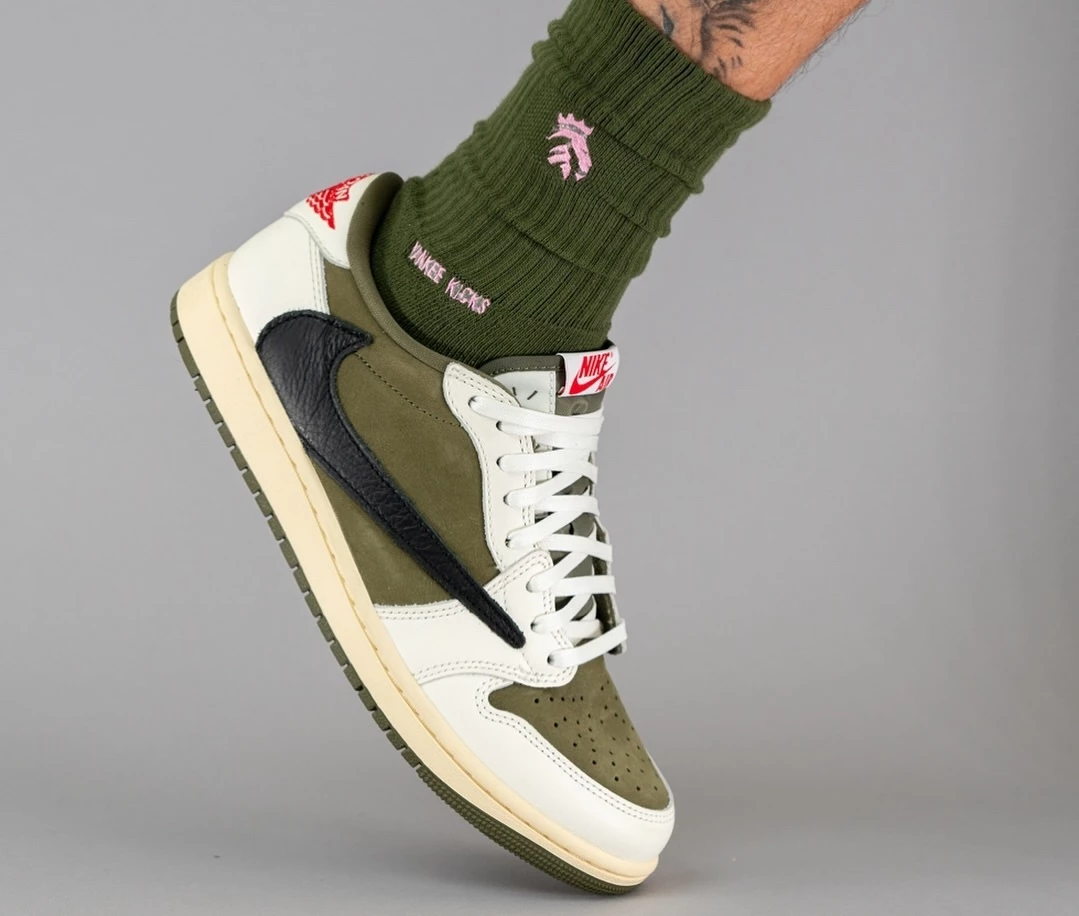 Travis Scott Jordan 1 Low Medium Olive DM7866 200 Dead Stock