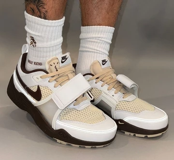 Travis Scott x Nike Zoom Field Jaxx Light Chocolate on feet