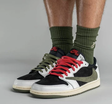Travis Scott Jordan 1 Low Olive