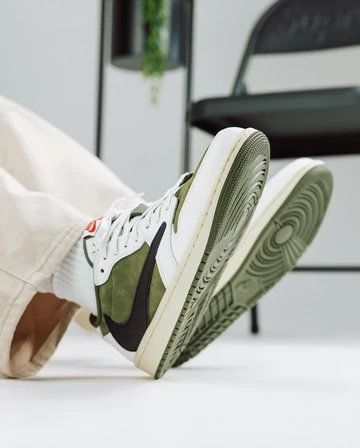Travis Scott Jordan 1 Low Medium Olive