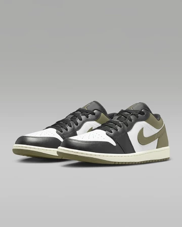 Jordan 1 Low Medium Olive schräg frontal