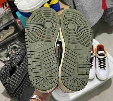 Travis Scott Jordan 1 Low Olive