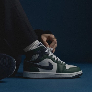 Jordan 1 Mid Noble Green