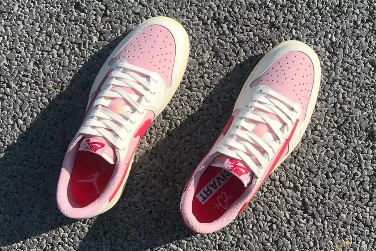 Travis Scott x Jordan 1 Low Muslin Shy Pink IQ7604-100 | Dead Stock