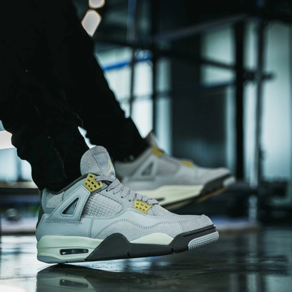 Jordan 4 grey on feet best sale