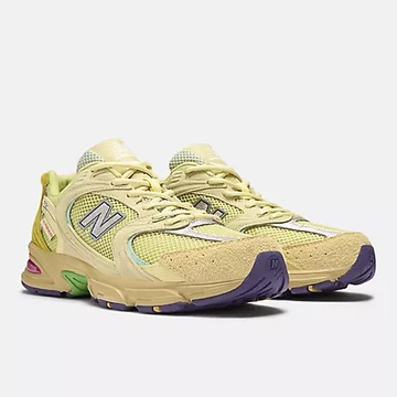 Salehe Bembury x New Balance 530 Prosperity Be The Prize Paar von der Seite