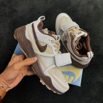 Travis Scott x Nike Zoom Field Jaxx Light Chocolate Upper Details