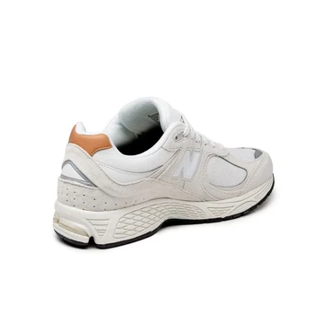 New Balance 2002R Creme