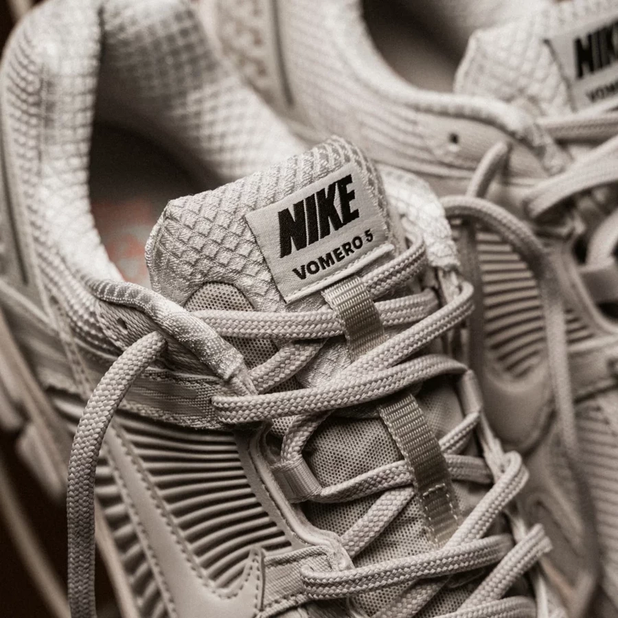 Nike Vomero Vast Grey BV1358-001 Dead Stock